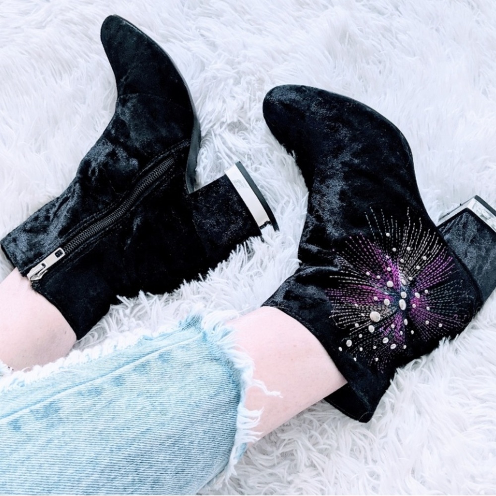 Design Lab Velvet Booties - Picture 2 of 7
